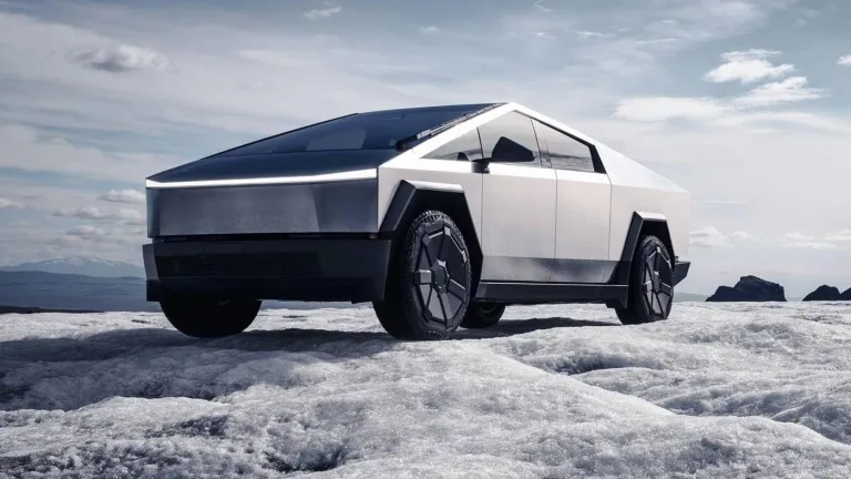 Tesla, arka tekerlekten itişli Cybertruck'ı satıştan kaldırdı