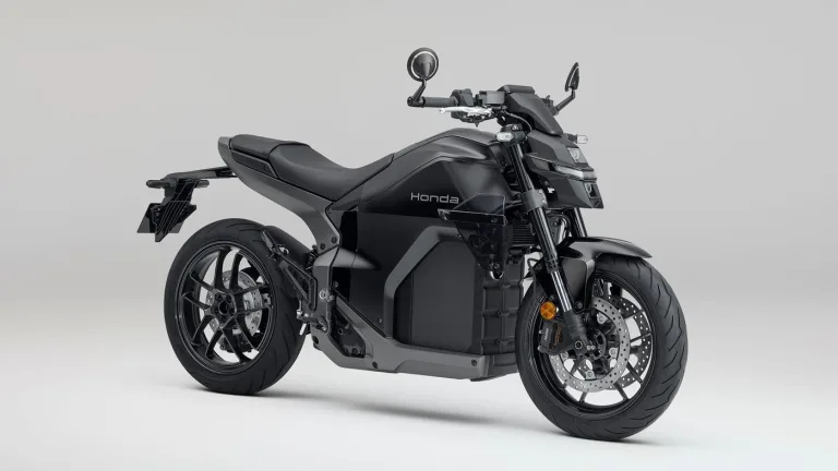 Honda WN7 ile şehirde sessiz gücü yakaladı