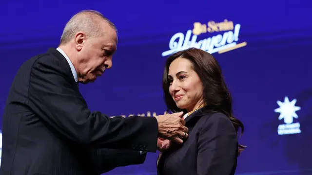 Gürzel AKP'ye katıldı, Erdoğ'an destek verdi