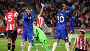 Chelsea, Brentford'e son dakika golüyle kaybetti