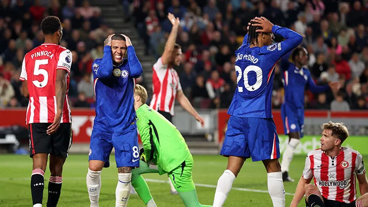 Chelsea, Brentford'e son dakika golüyle kaybetti